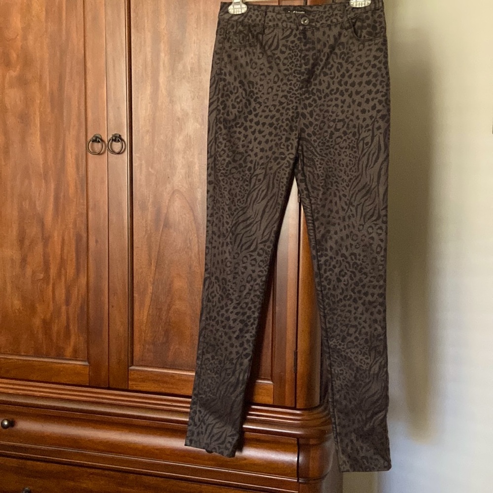 Shiny, stretch jean pant in brown animal print, Sz medium
